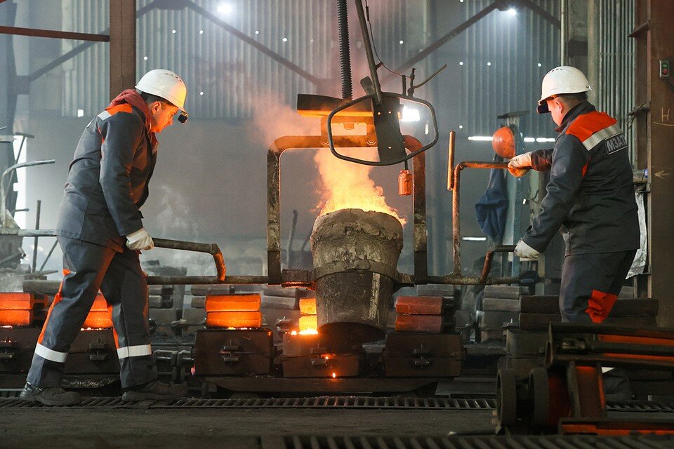    В минувшем году на большие производительные мощности вышел Мелитопольский завод автотракторных запчастей. Фото: Сергей Мальгавко/ТАСС