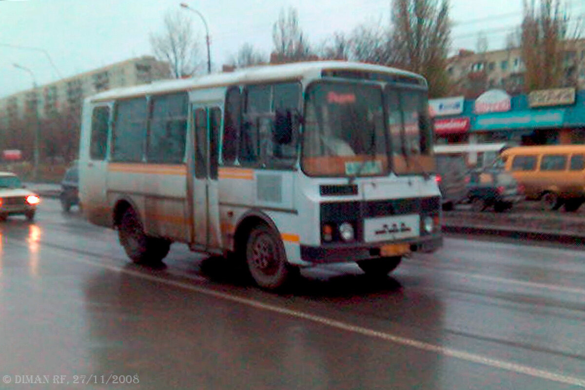 Один из автобусов ПАЗ-3205, когда-то работавших на маршруте № 59. На фото автобус задействован на заказных перевозках.