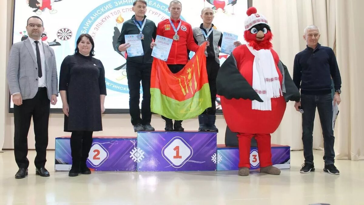     Пожарный из Глазова стал чемпионом 30-х зимних спортивных сельских игр. Об этом сообщает пресс-служба Главного управления МЧС по Удмуртской Республике.