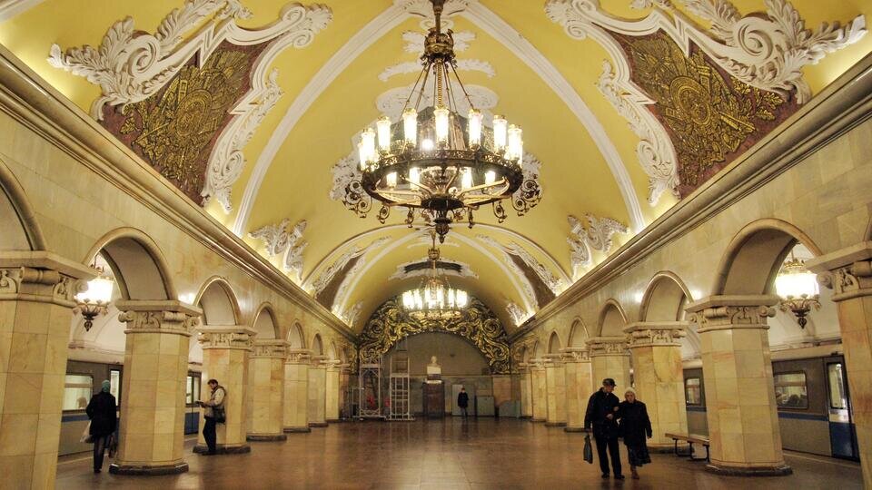 Шехтель ярославский вокзал в москве. Площадь павелецкого вокзала. Ленинградский жд вокзал москва. Щусев. Вокзал расположенный в москве.