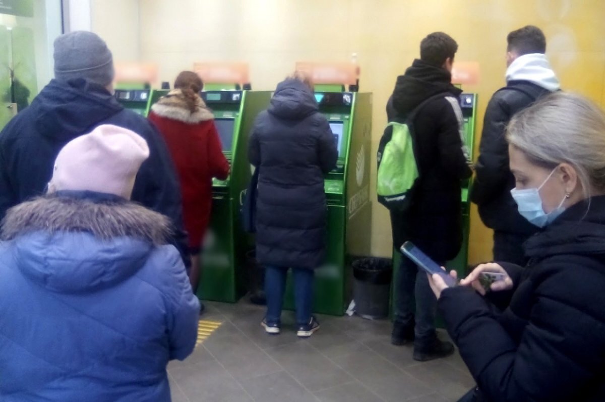    Полицейские задержали подозреваемого в краже денег с найденной карты