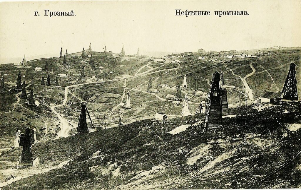 Нефтяные промыслы в г. Грозный. Начало XX века.