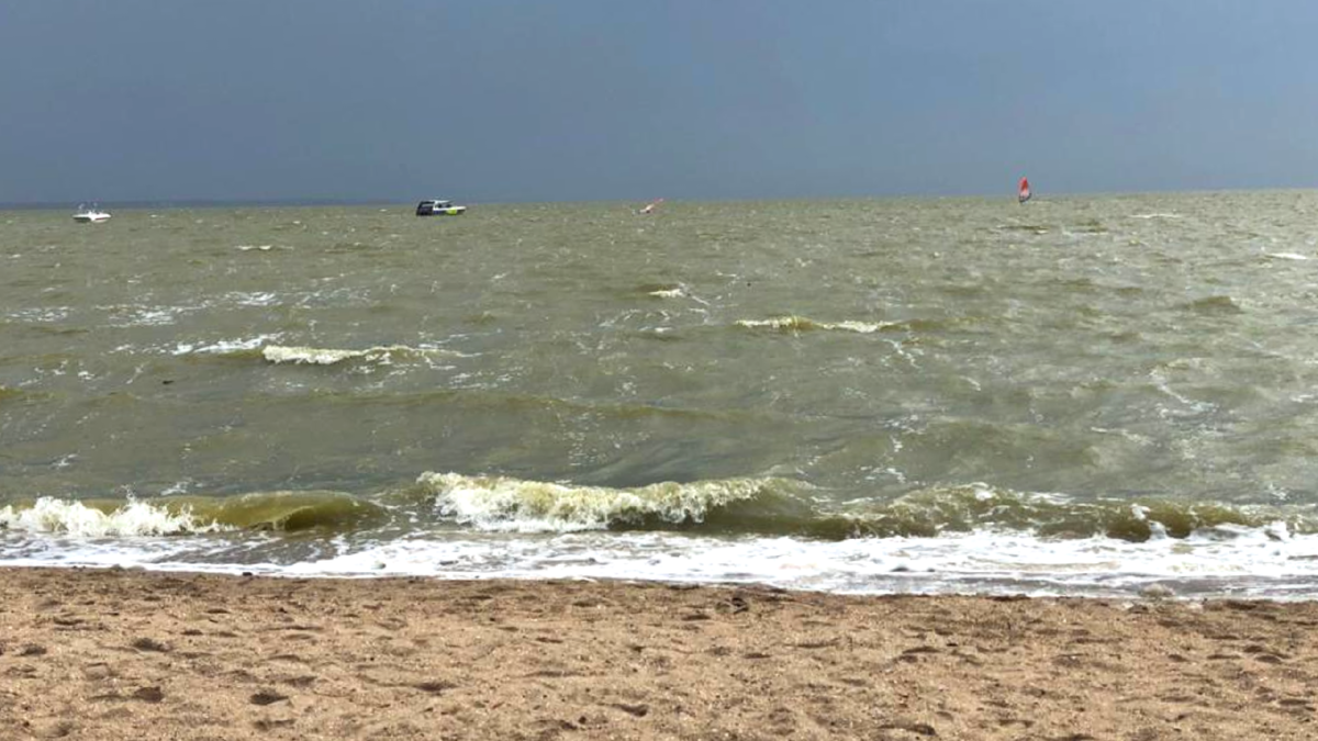 Типичное Азовское море. Может кто-то и считает его невзрачным, но в его глубинах есть свои тайны