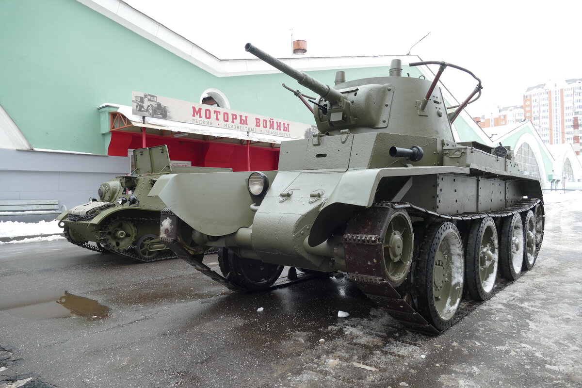 Тягач "Комсомолец" и БТ-7 стали главными участниками праздничных мероприятий на "Моторах Войны" 24 февраля.