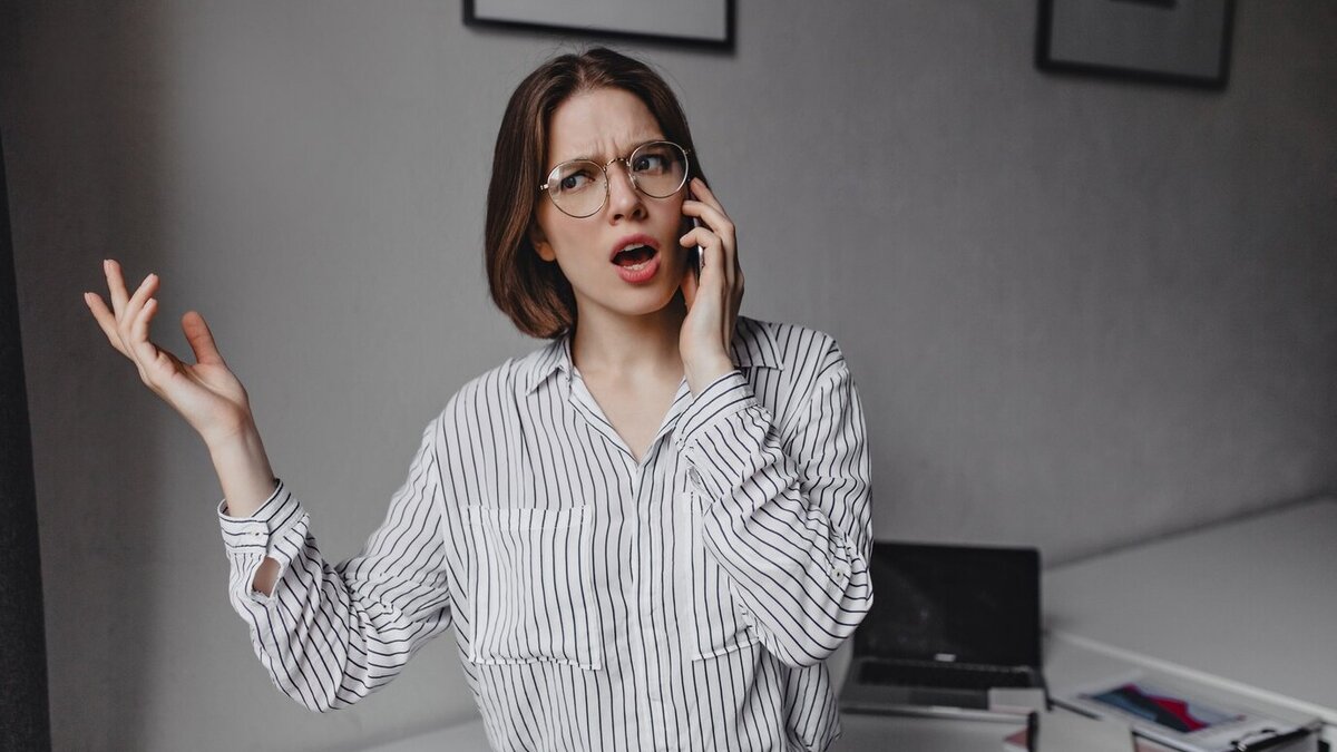 Шезлонг на пляже. Отдых на пляже. Красивые девушки на отдыхе. Хочу девушку отдохнуть. Девушка на шезлонге.