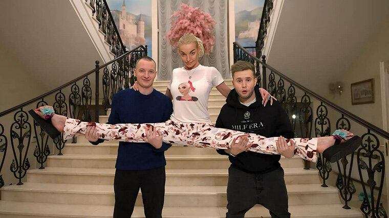 Приложение для объединения фото. Несколько кадров в кадре. Многозадачность. Iphone 13 камера мегапикселей. Одновременно несколько видео.