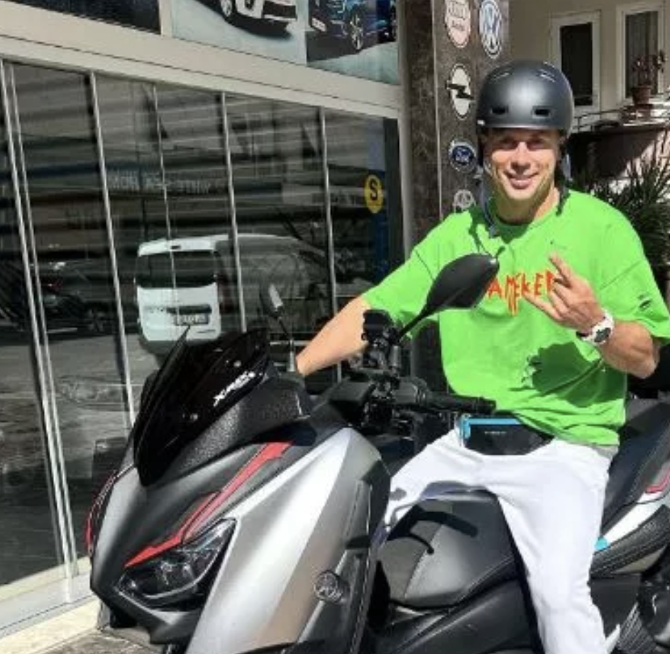 памятник резному палисаду вологда. кирочная 32 парадная. кирочная 32 парадная. тот самый дом. жк эталон ростов.