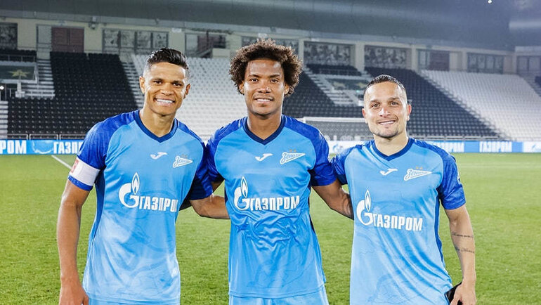    Дуглас Сантос (слева), Вильмар Барриос (по центру) и Артур.Вячеслав Евдокимов ФК «Зенит»