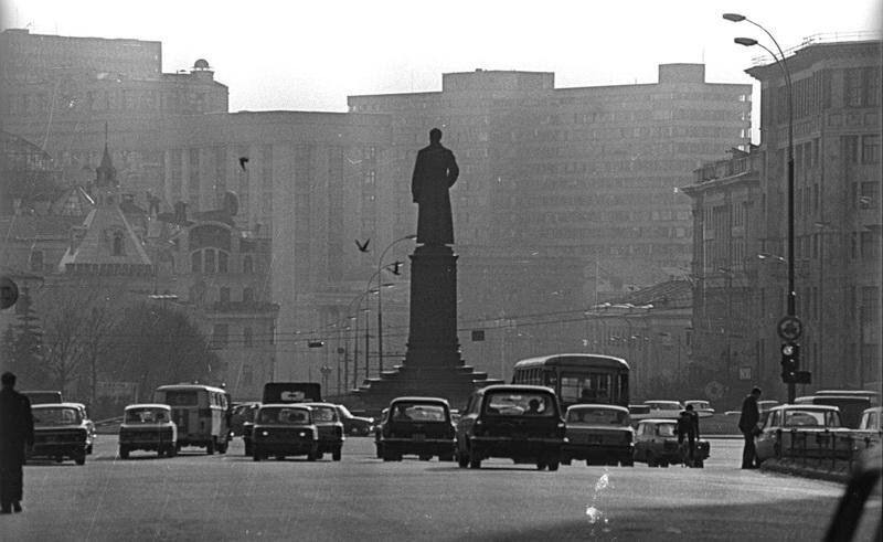 В.В. Богданов / Площадь Дзержинского, 1970 г.