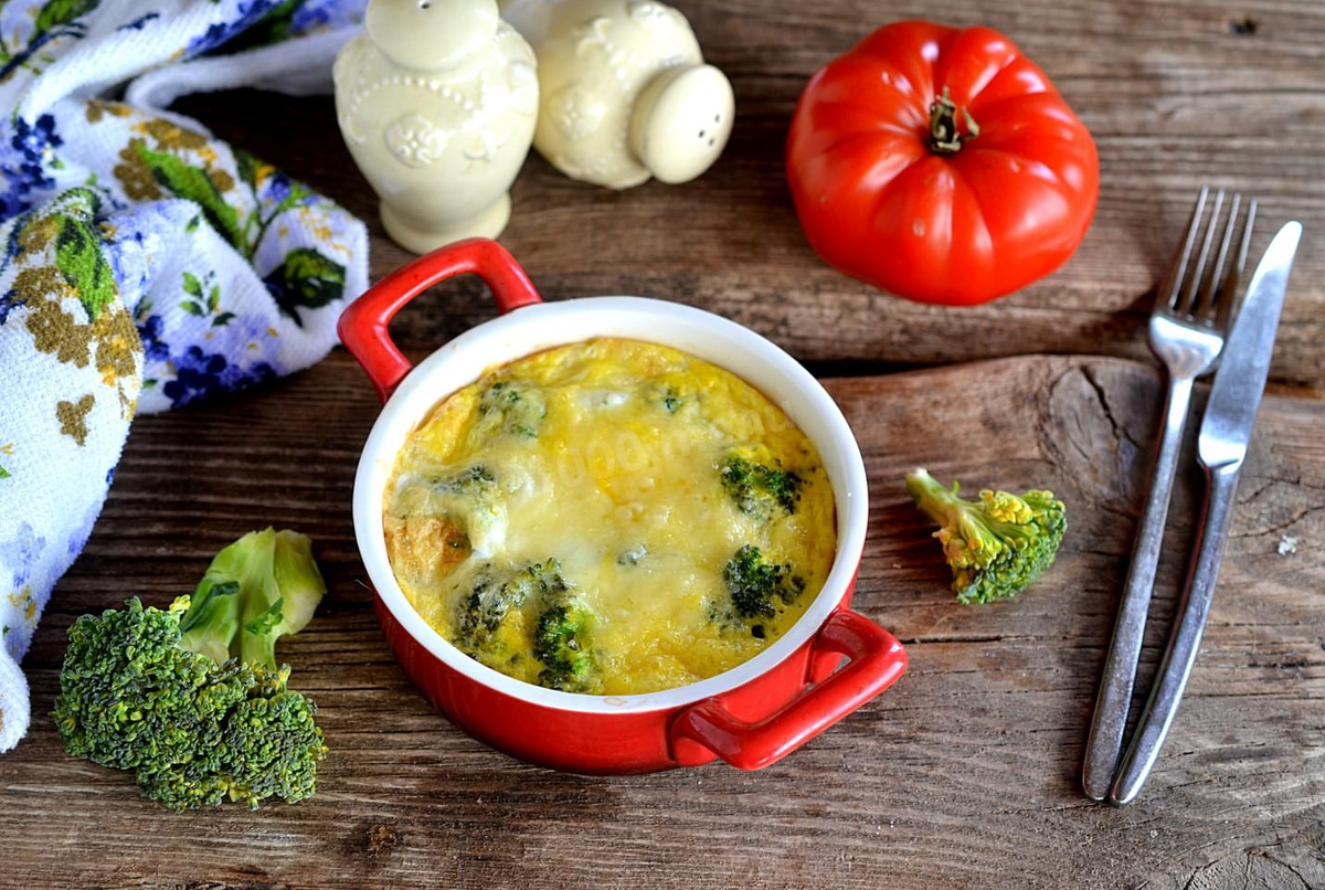 Брокколи с яйцом и сыром