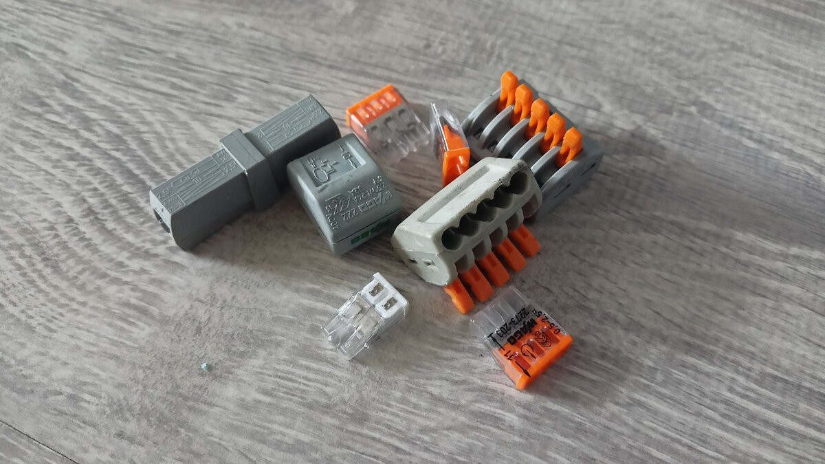 Вот такая кучка разнообразных мелких клемм.