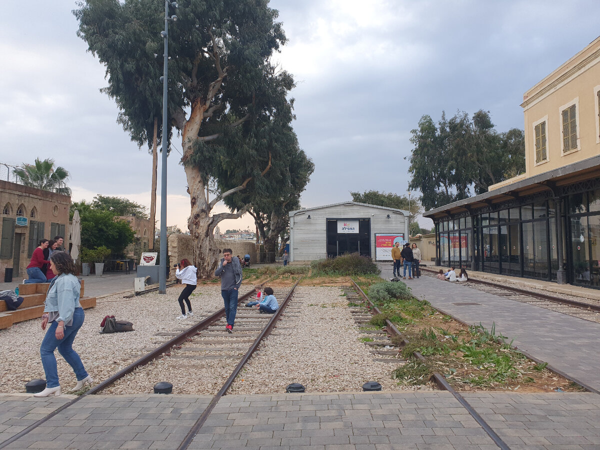 5 самых старых городов. 5 самых старых городов. ливан сидон сайда. динан франция улицы. арагон испания улочки.