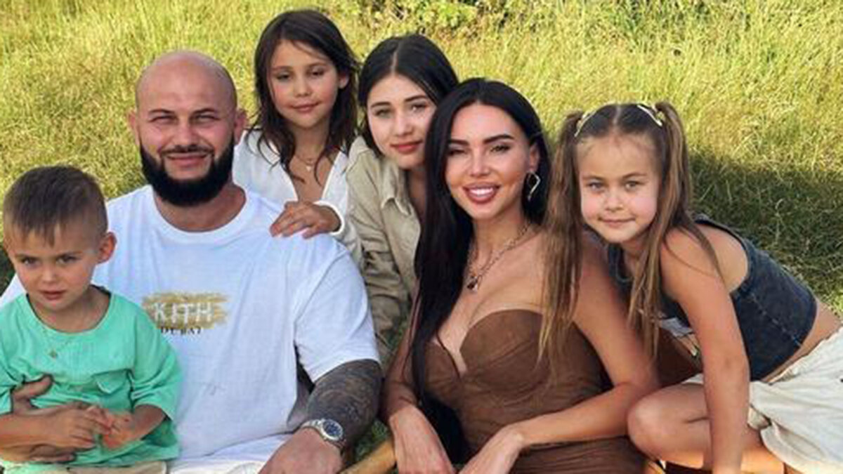 Других не зли и сам не злись мы гости в этом бренном мире стих. Прикольные высказывания про начальника. Сам не буду и другим. Проснулся сам разбуди другого. Сам не буду и другим.