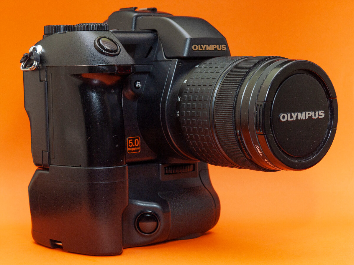 Olympus B-HLD10 на фотокамере Olympus Camedia E-20