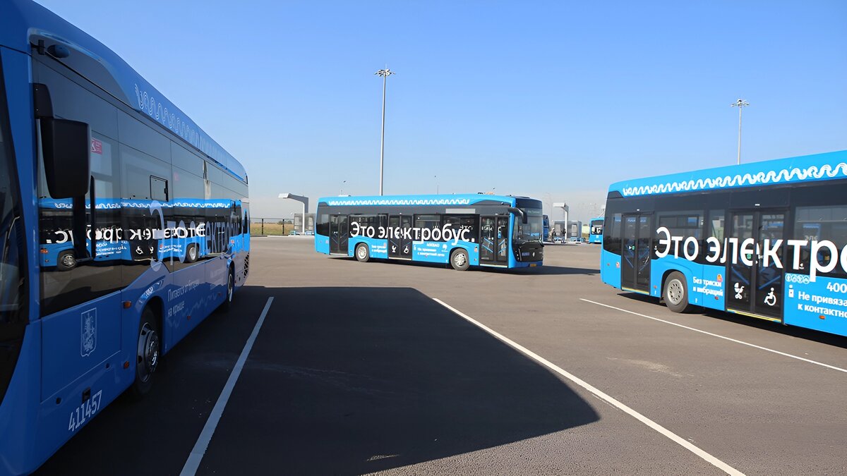 Новогодний электробус в москве. Новогодний электробус в москве. Электробус 723. Автобус лиаз-6213 московский транспорт. 65.