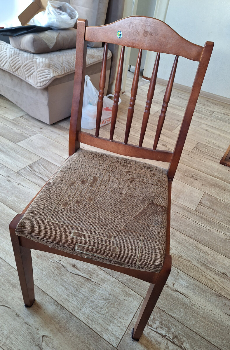 Целый, нормальный, обычный стул