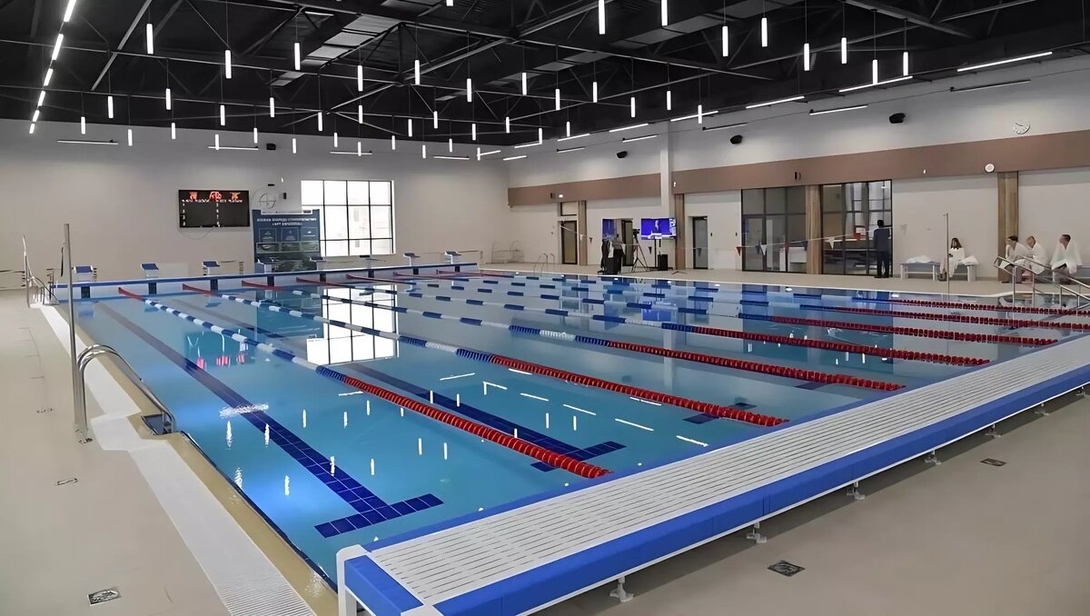     Здание нового всесезонного бассейна-спорткомплекса сегодня открыли на Сибирском проспекте, 57. В распоряжении омичей: два бассейна, тренажерный зал, массажный кабинет и даже хаммам.