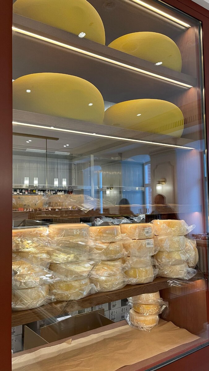 Сыр - символ Костромы. Лавка Костромского сыровара