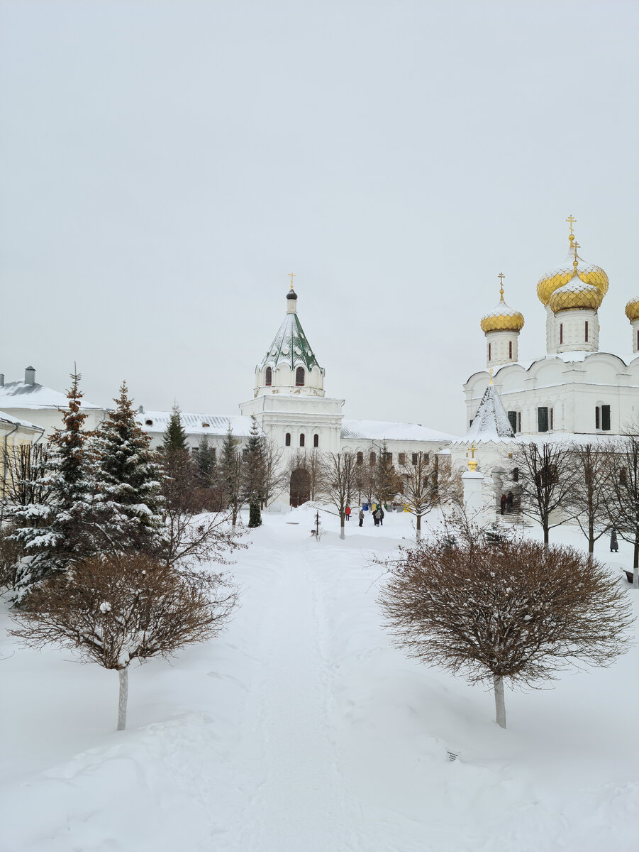 туры из костромы. государыня кострома. город золотого кольца кострома ипатьевский монастырь. свято ипатьевский монастырь кострома. исторический центр ярославля.