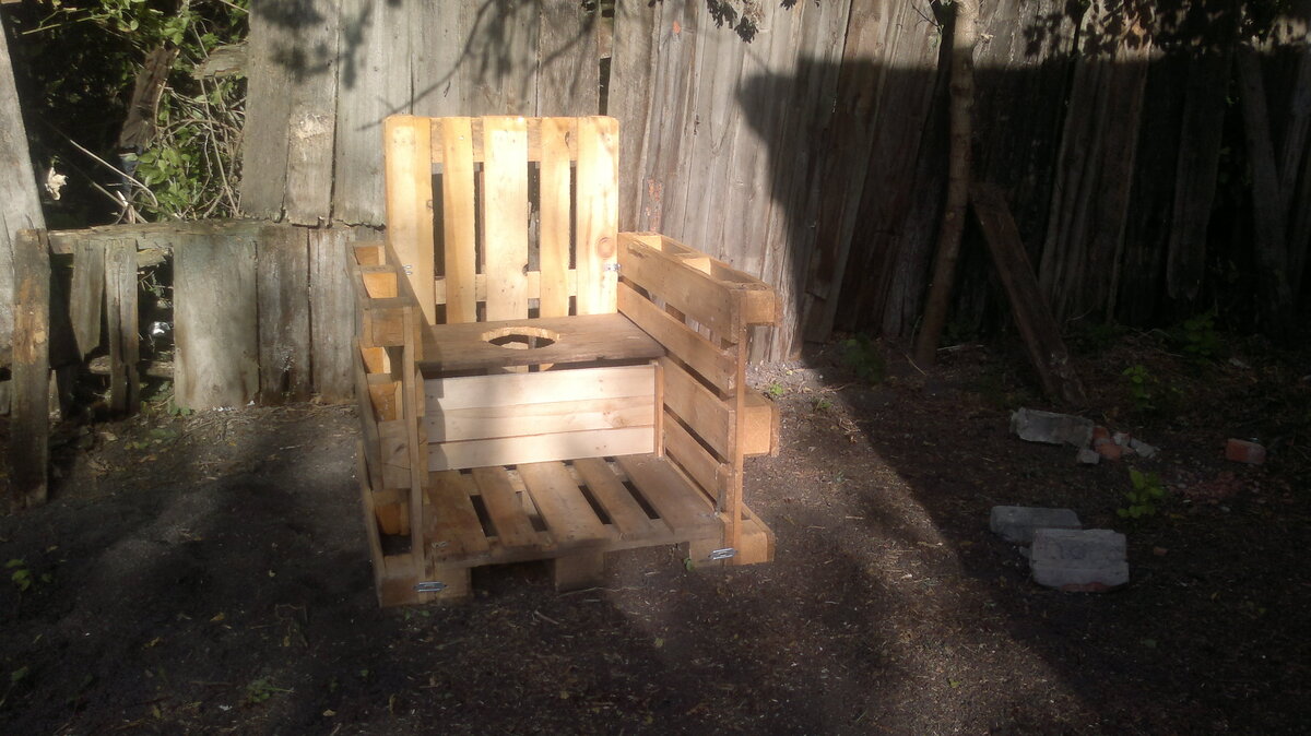 Удобство 1 , начальный этап возведения трона..