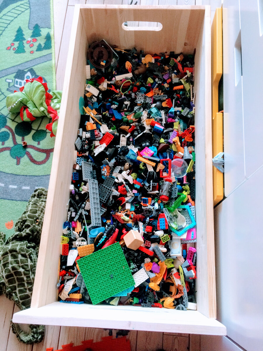 Это 2019 год, ещё чуть-чуть и конструктор захватит власть в этом доме 