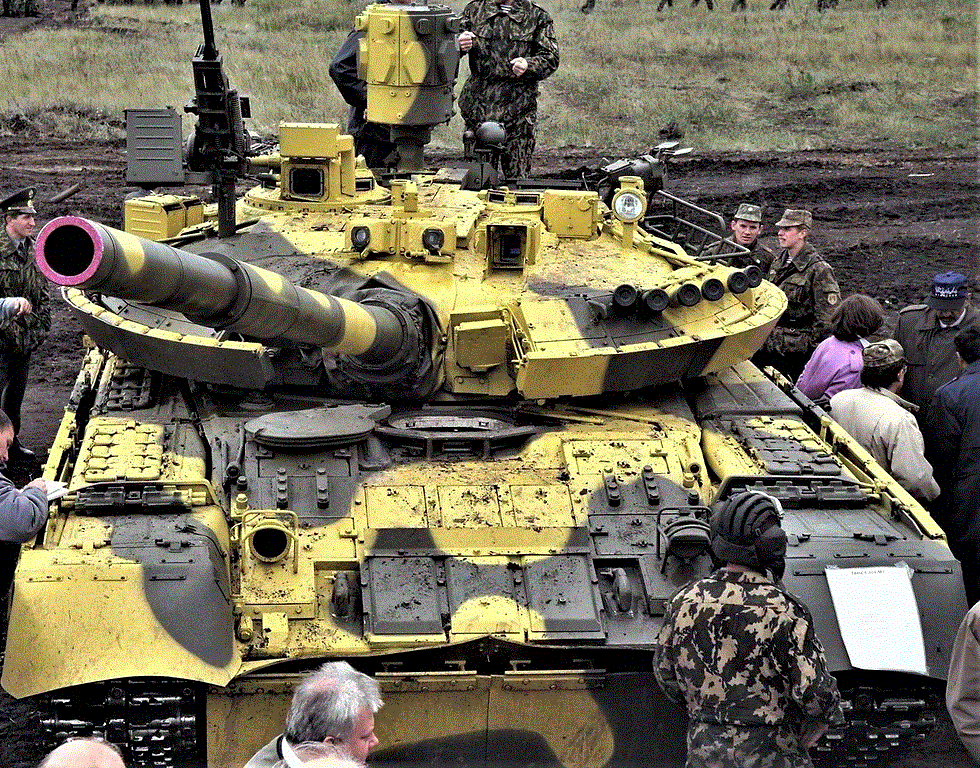 Танк Т-80УМ-1 с КАЗ "Арена". / Источник фото: Яндекс картинки