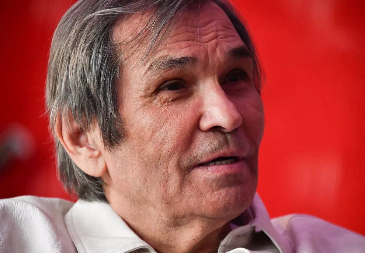    Бари Алибасов