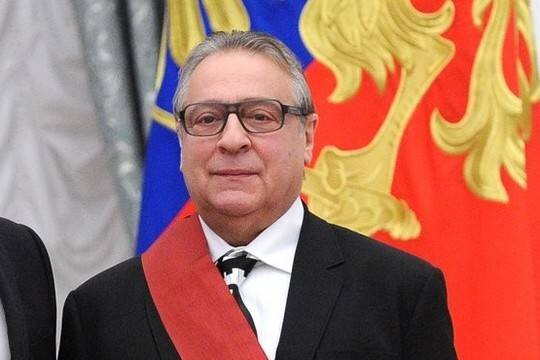    Активисты атаковали Геннадия Хазанова, требуя высказаться о спецоперации