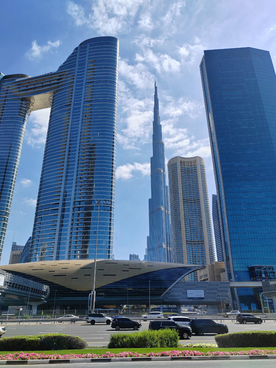 Выход №2 со станции Бурдж Халифа