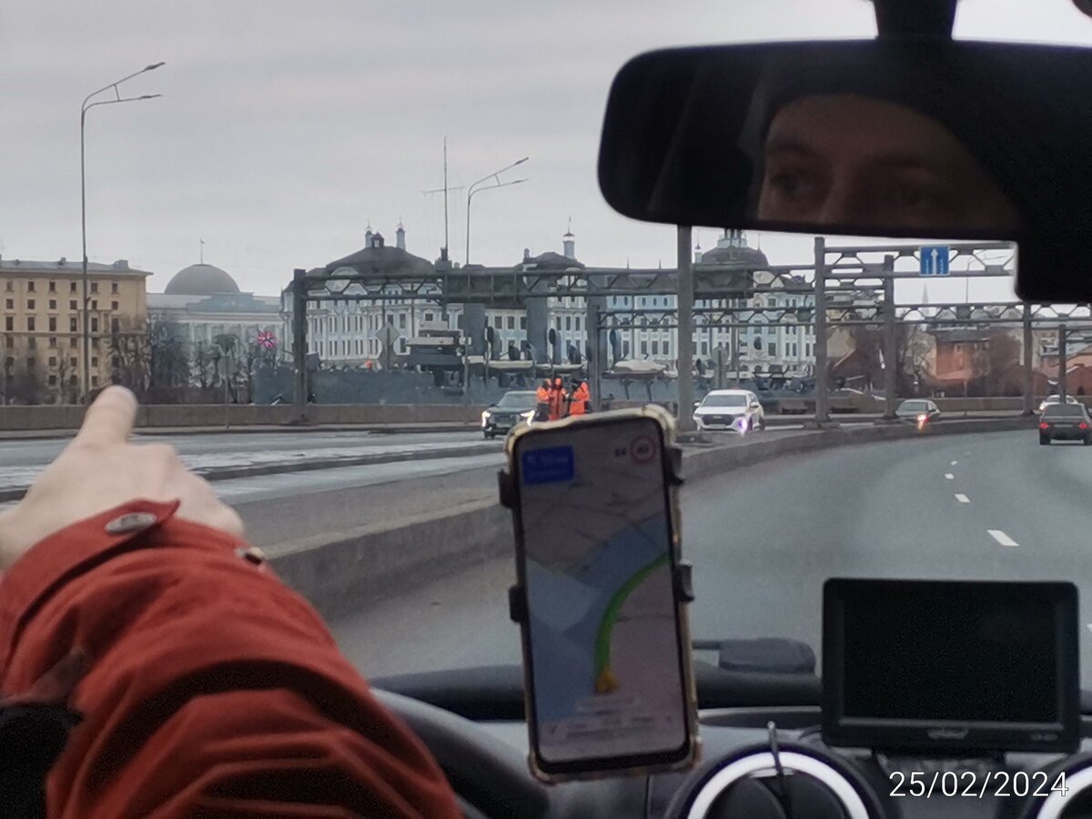 Видите Аврору? В Питере девочки с таким именем не редкость 😉