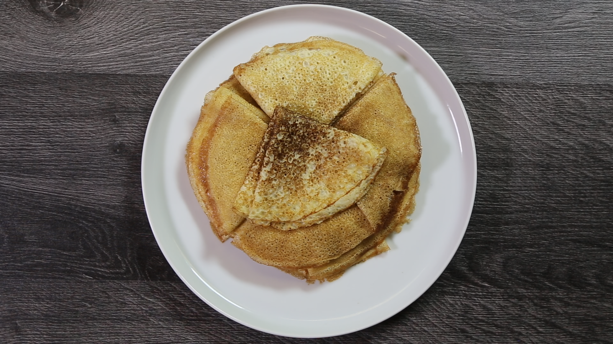 Блины на кипятке. Кружевные блины. Заварные блины на кефире с кипятком ажурные. Заварное тесто для блинов на кефире. Блины на кефире и кипятке пошаговый.