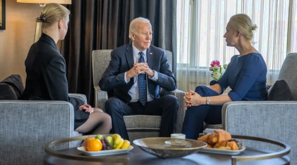Biden met with Navalny's widow and daughter