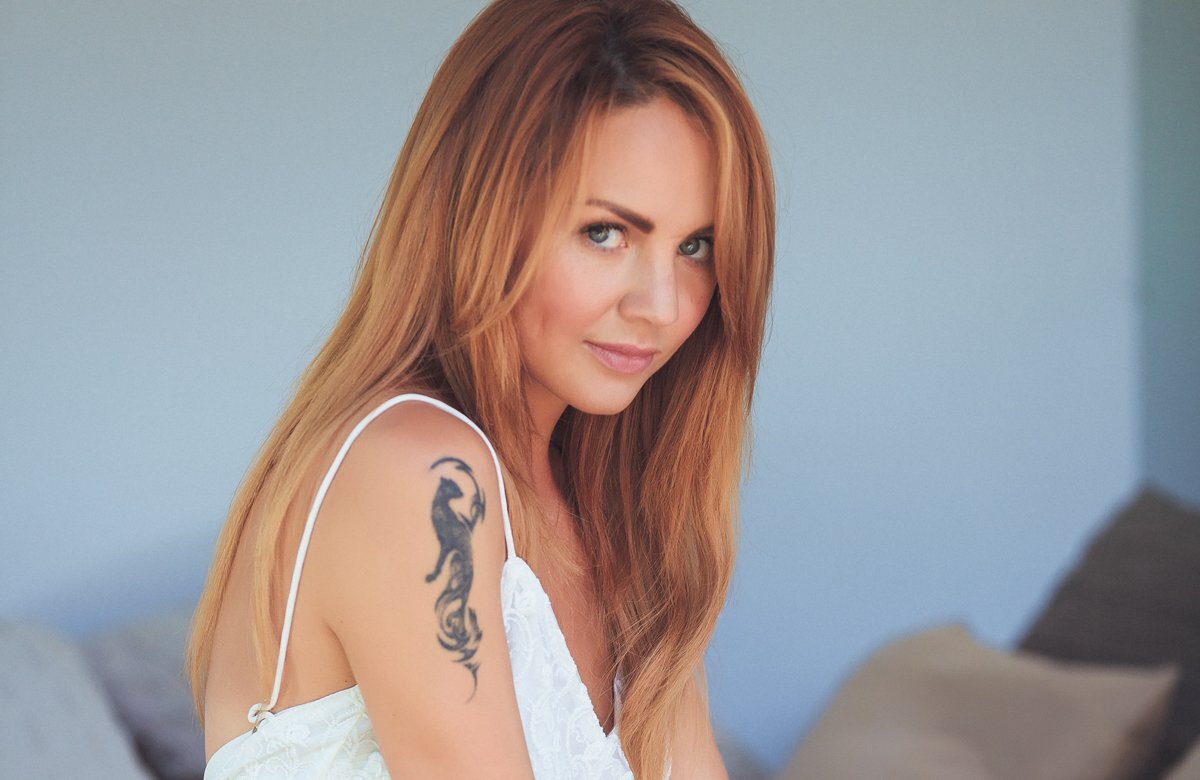 Фото певицы Максим. В одном из интервью она говорила, что своё первое тату сделала чуть ли не в 13 лет