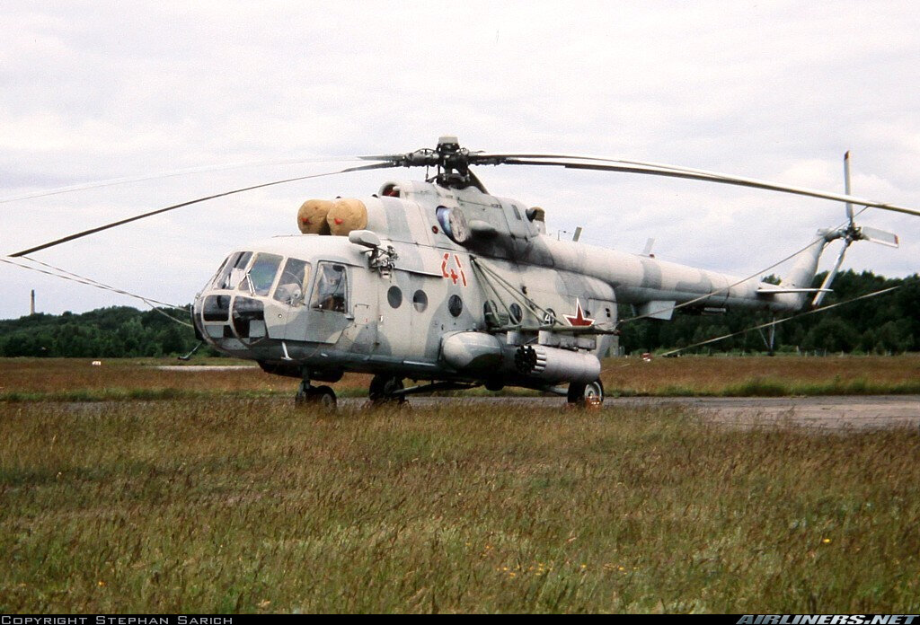 Ми-8МТ 94525 на аэродроме Ораниенбург. Фото Stephan Sarich 1994 год.