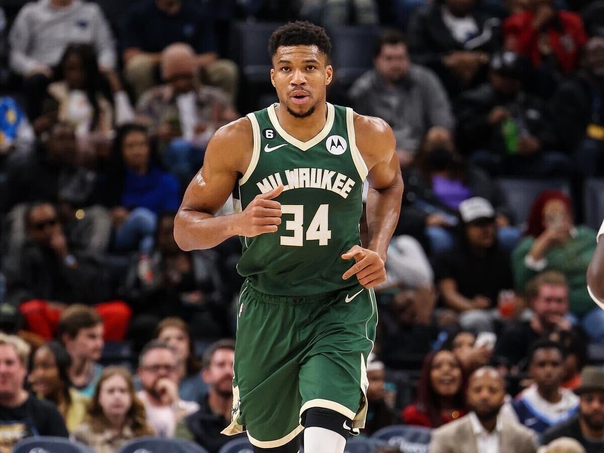    Баскетболист "Милуоки Бакс" Яннис Адетокунбо в матче НБА© соцсети Янниса Адетокунбо