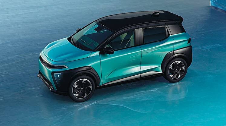    предоставлено компанией «Атом» Отличительная особенность «Атома» — распашные (открывающиеся против хода движения) задние двери, которые к тому же получили теперь электропривод