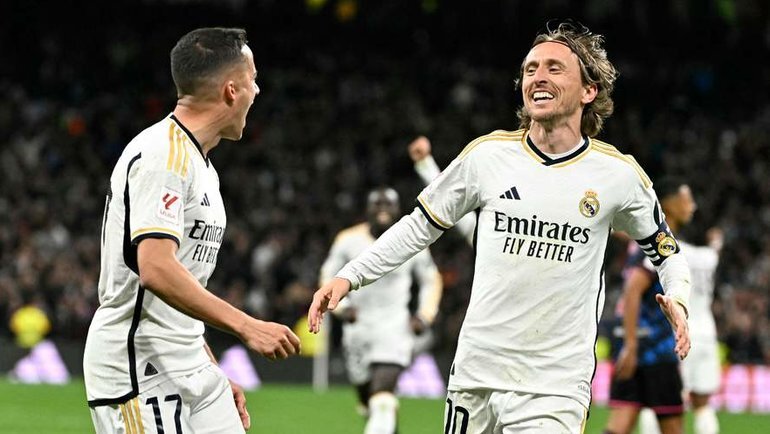    Лука Модрич (справа) и Лукас Васкес. AFP