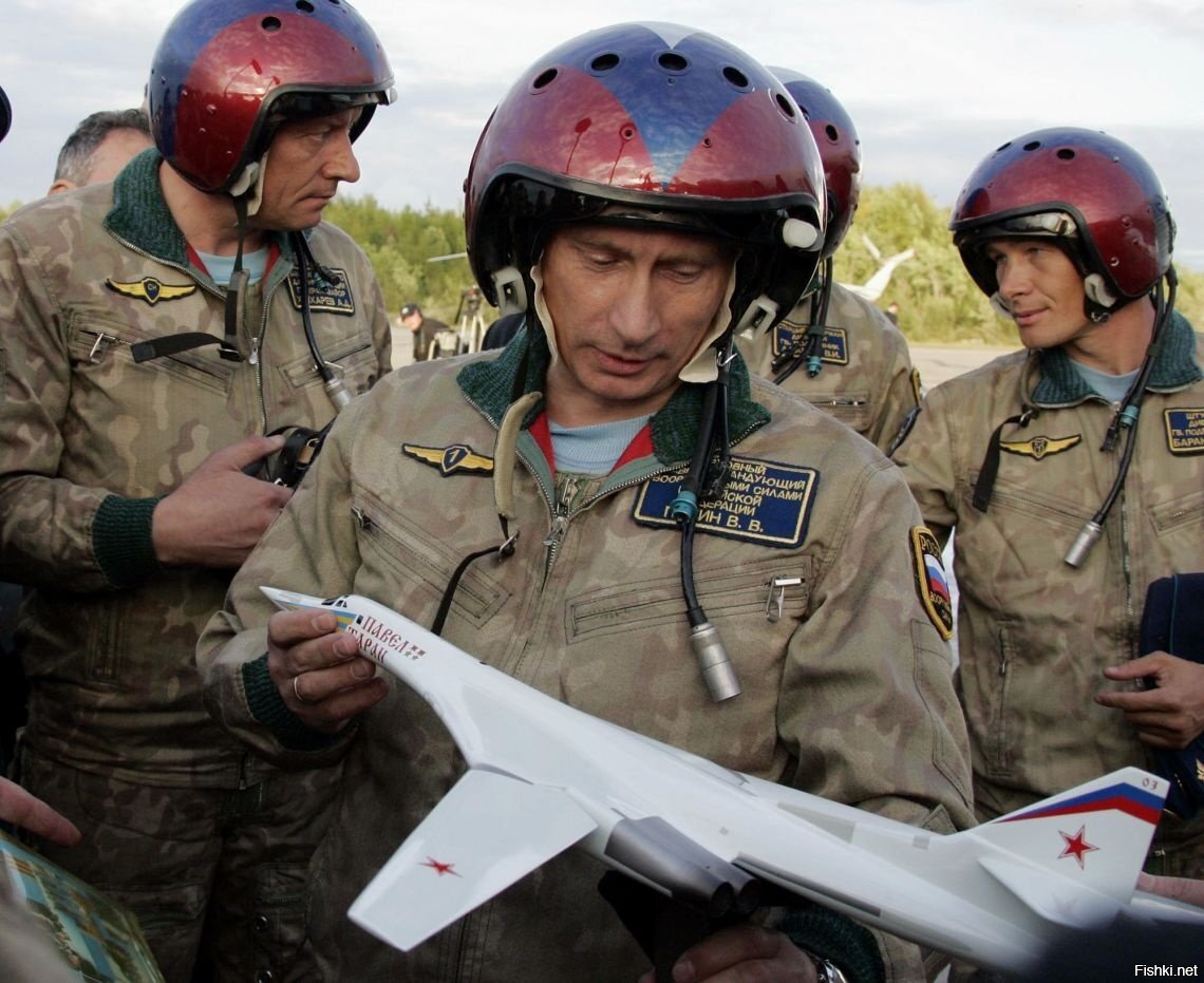 Годы идут. Освоены давно уже и стратегический ракетоносец и тяжелый грузовик. Заброшены все, какие только можно и нужно, шайбы. Заброшены, правда с откровенно отрицательным результатом, все возможные "удочки" и в стан "буржуинов". Найдены таинственные амфоры на дне морском и, того более, самолично же оттуда и извлечены. Что дальше? "Наша песня хороша, начинай сначала!" А вдруг, кто еще ее, песню эту, не слышал? Вдруг, не проникся кто, не прочувствовал, не осознал, насколько же сильно нам всем повезло с национальным лидером нашим?!