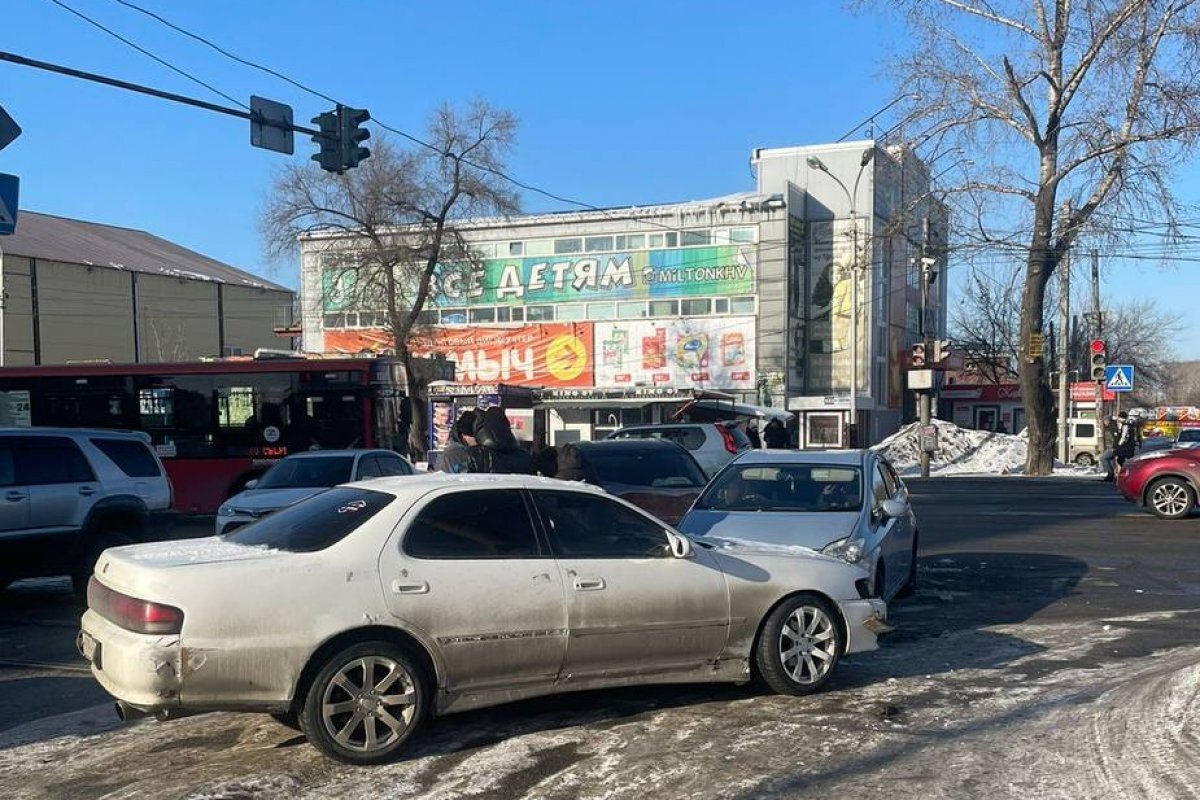    В Хабаровске женщина-водитель пострадала в ДТП с тремя автомобилями
