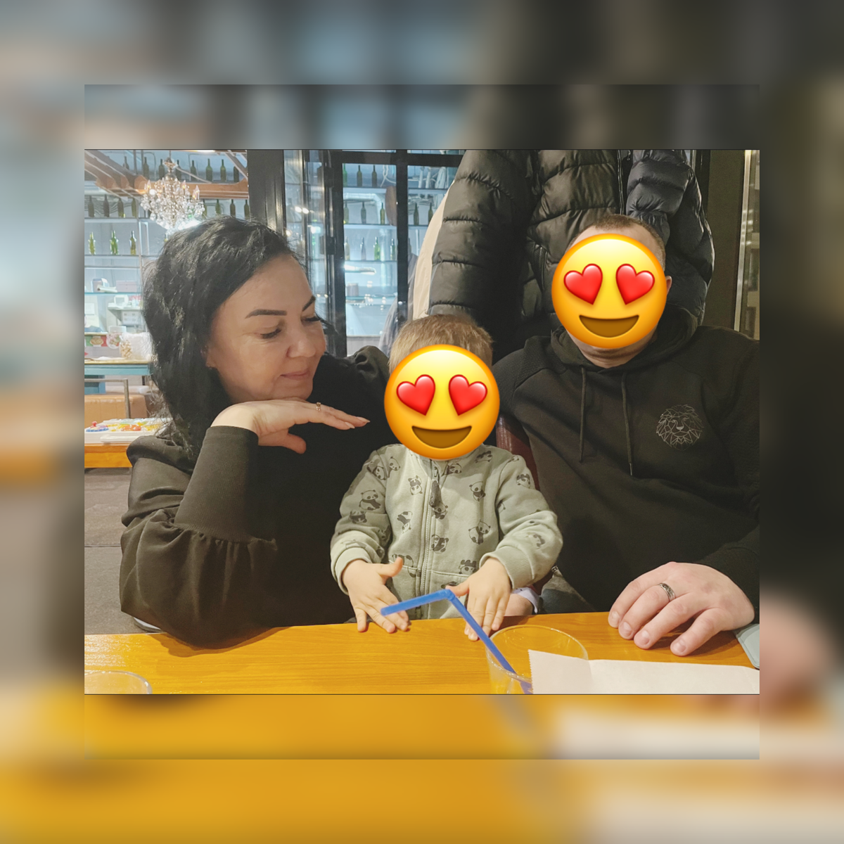 В ресторане.