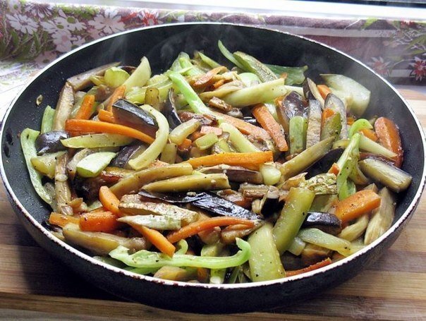 Овощное рагу мишлен. Мясо с кабачками рецепт. Мясо с кабачками рецепт. Мясо с кабачками рецепт. Курица с кабачками в соевом соусе.