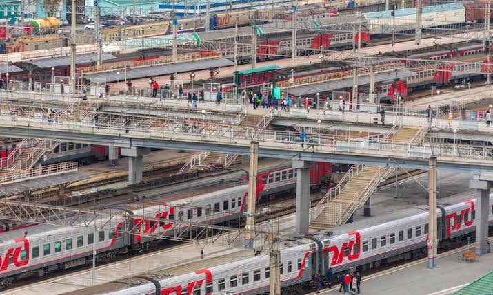 Железнодорожный транспорт является неотъемлемой частью жизни в разных странах мира, и качество обслуживания играет важную роль в опыте пассажиров.