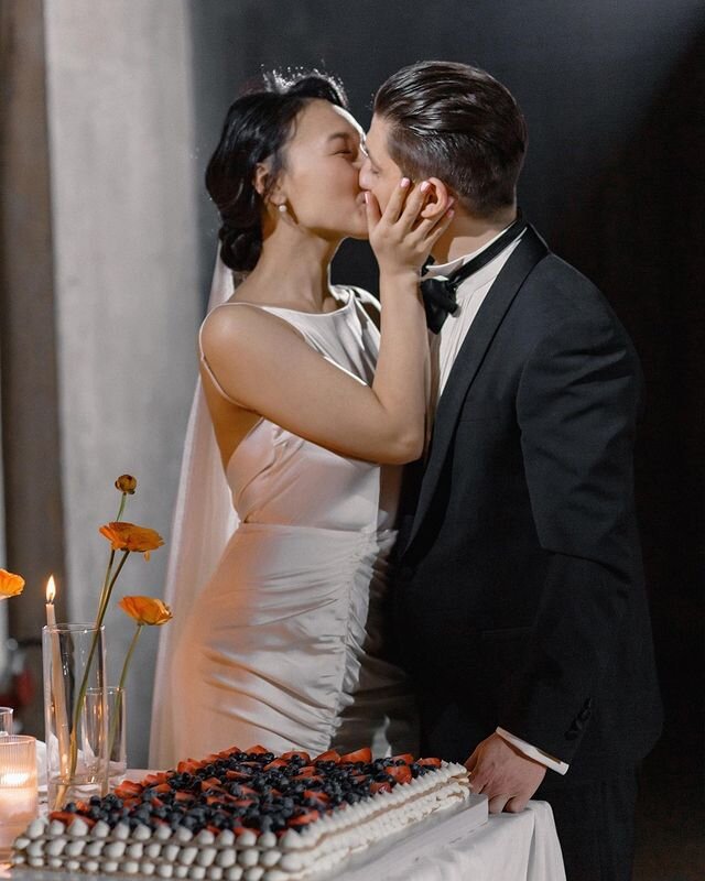 Наслаждение жизнью. Девушка счастье. Дорожите каждой минутой жизни. Мотивирующие высказывания. Люби каждый момент.