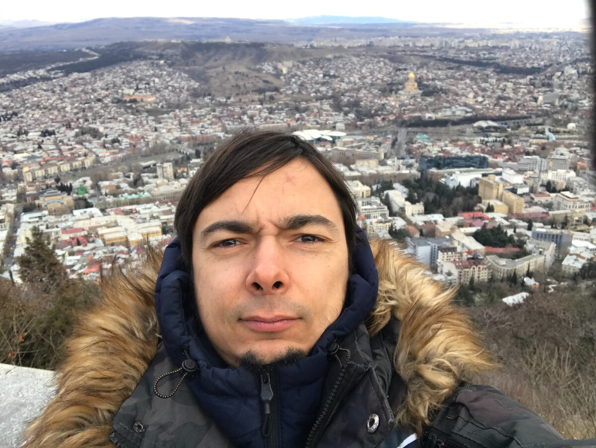 Я в Ереване, в одной из моих первых стран. 2021год, декабрь.
