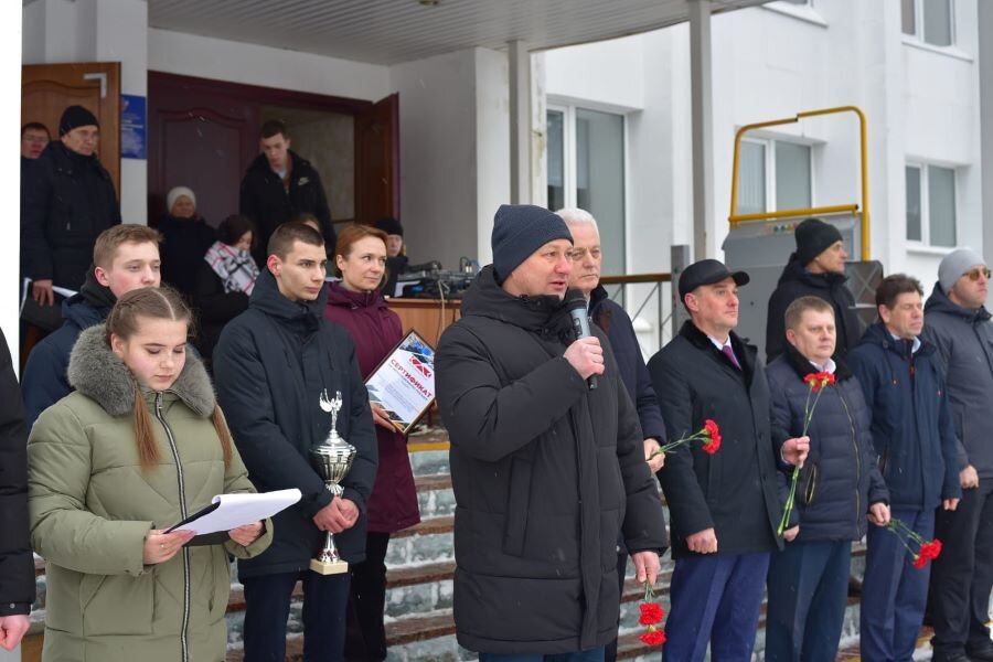    Советник генерального директора КАЗ, член президиума Общероссийской организации «Офицеры России», полковник запаса Тимур Сыртланов отметил важность патриотического воспитания подрастающего поколения.