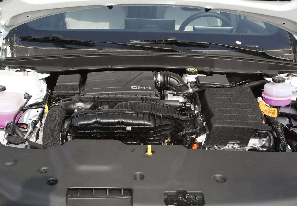 Моторный отсек BYD Qin PLUS DM-i 