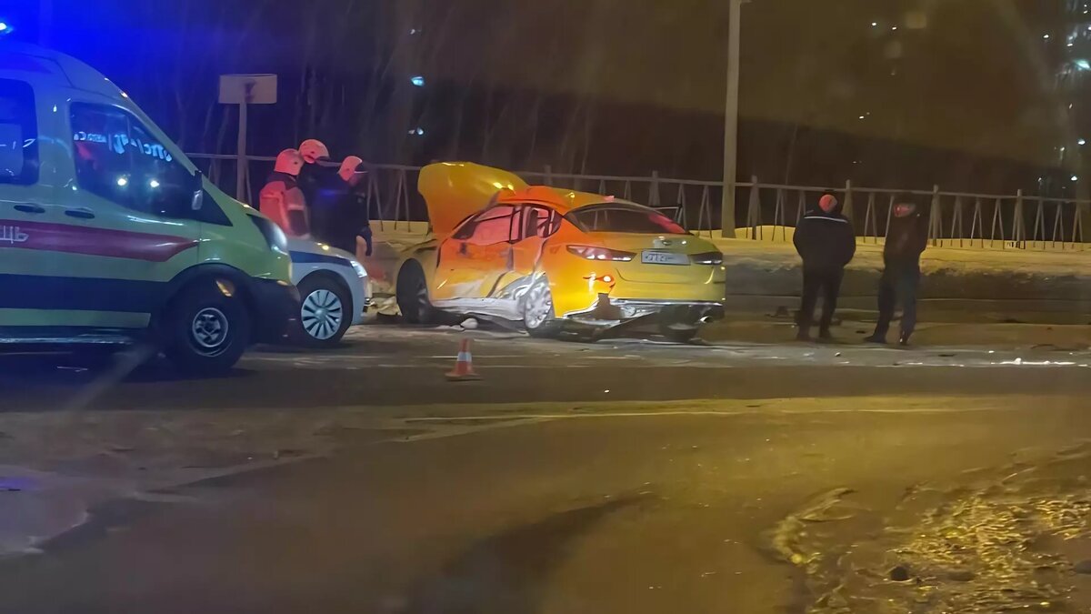     Минувшей ночью в Казани на Мамадышском тракте произошло смертельное ДТП. По неподтвержденной информации, водитель грузовика влетел в автомобиль такси. Соответствующая публикация появилась в Telegram-канале Region 116.