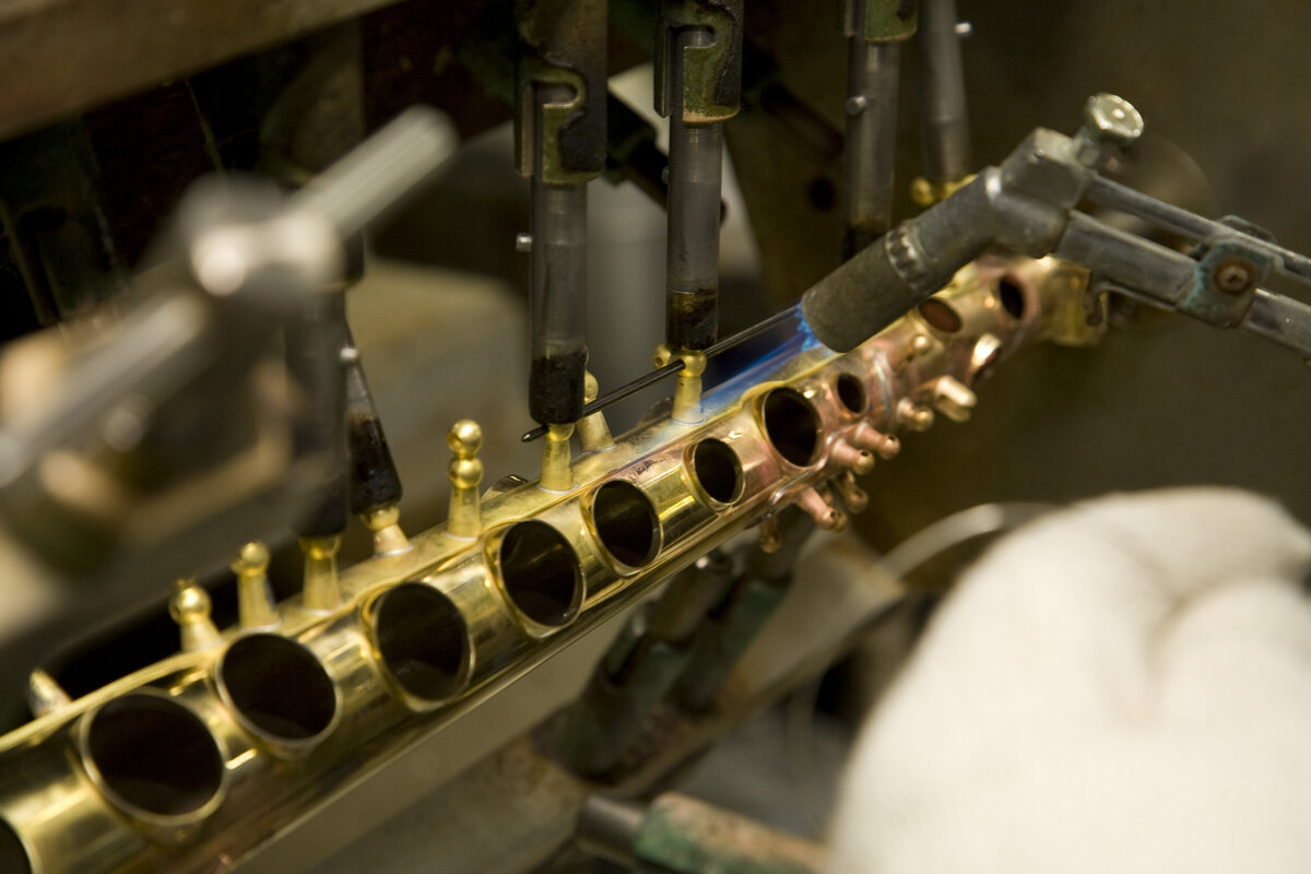 Припой стойки к телу саксофона (бессвинцовая пайка)