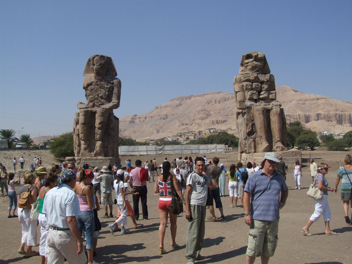 Колоссы Мемнона.