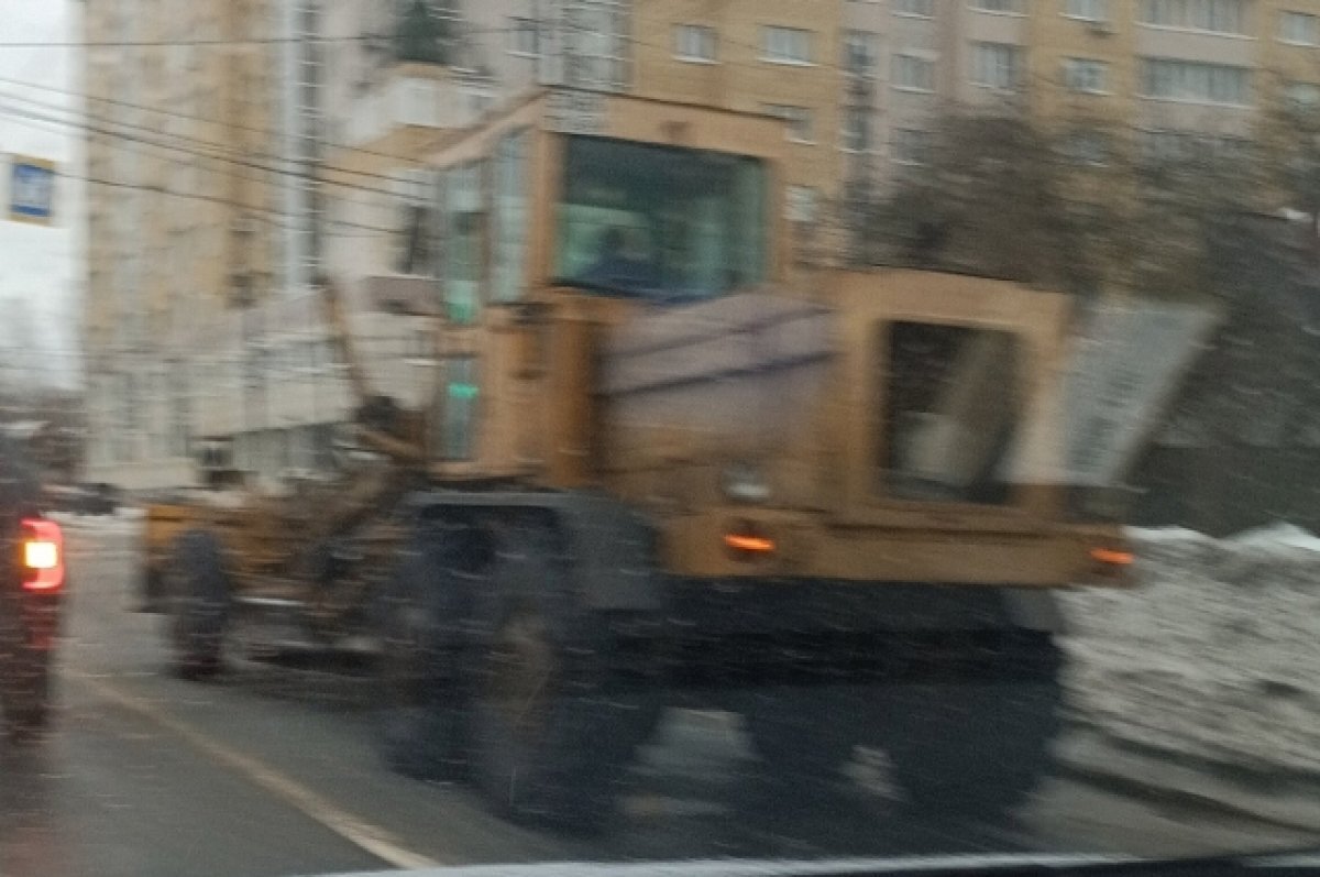    В Твери на 2-й улице Красина собралась длинная пробка